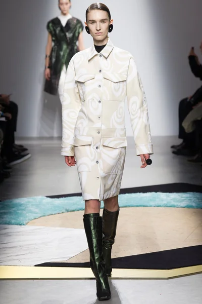 Look 38
